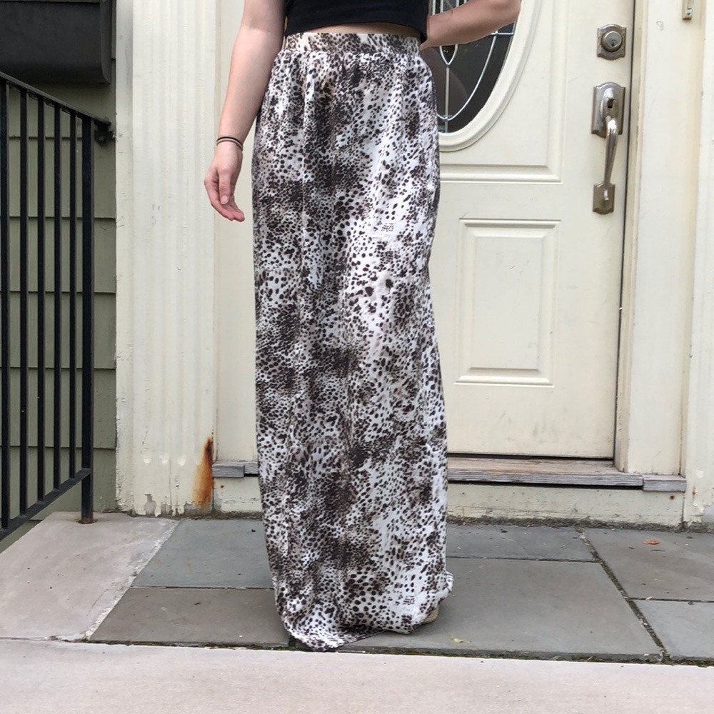 - Flowy maxi cheetah/leopard print skirt
